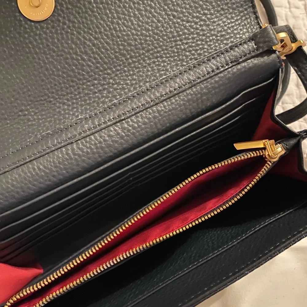 Hammitt AJ Crossbody
Clutch Satin Tides
Brushed Gold Clutch - Picture 6 of 12